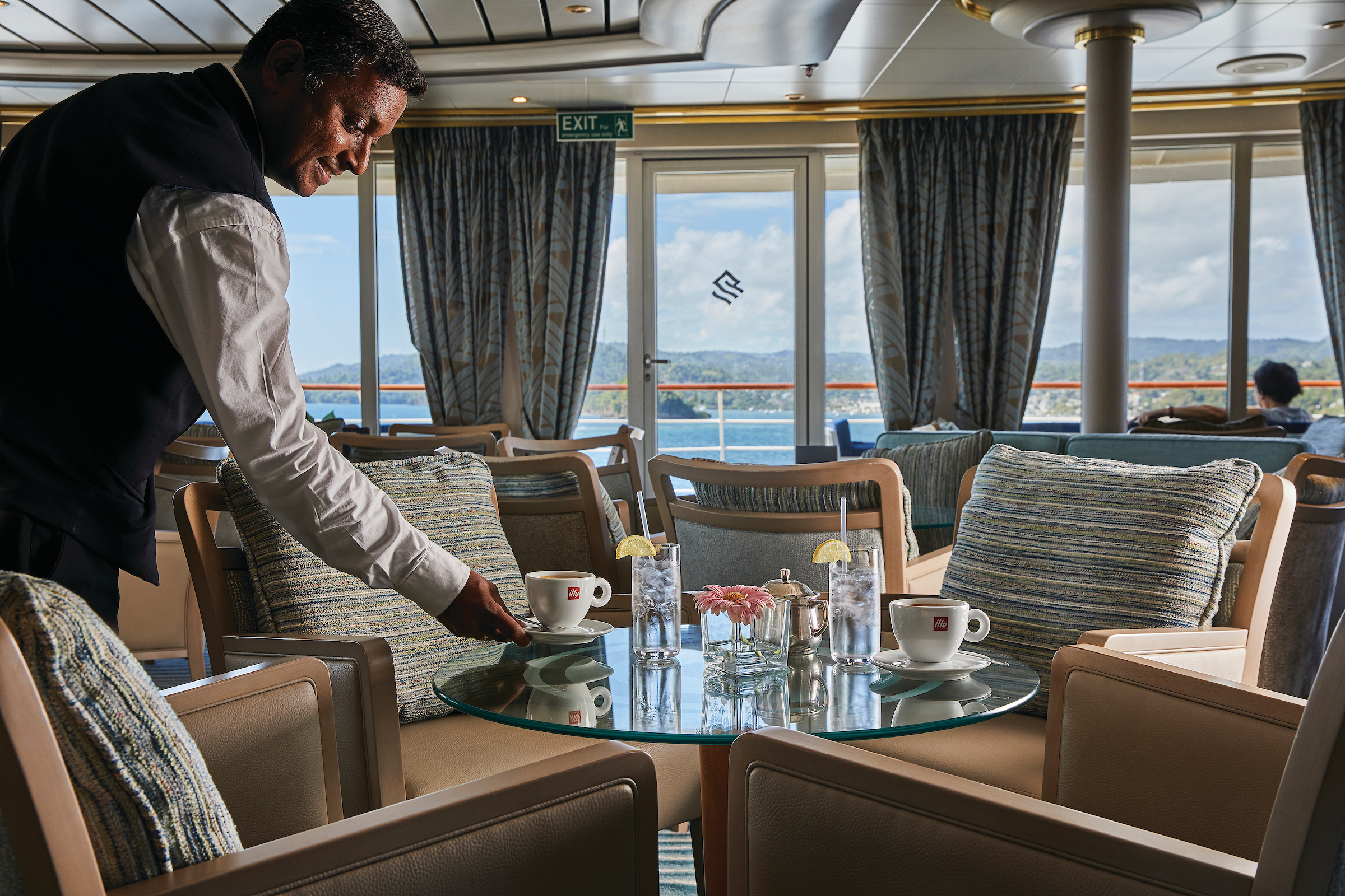 Silversea - Silver Wind - The Panorama Lounge 2.jpg